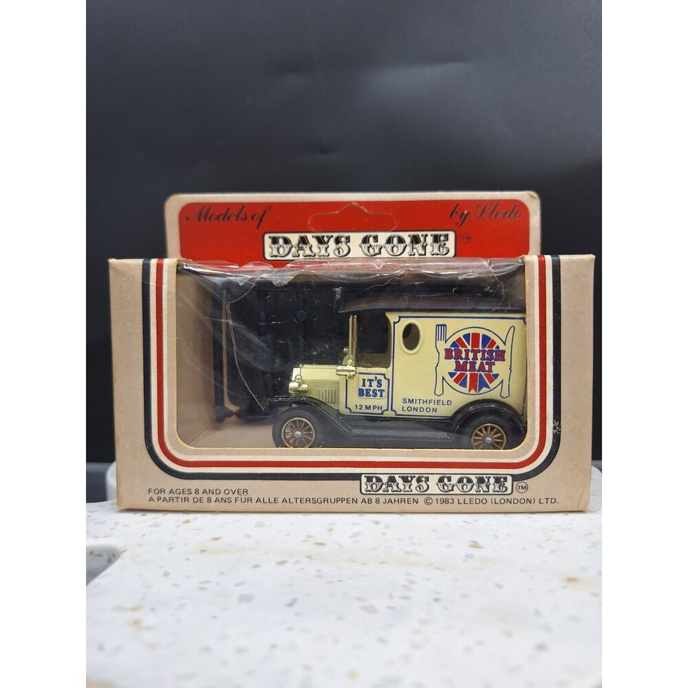 1983 Lledo England Days Gone Marcol Delivery Truck with People Figures England